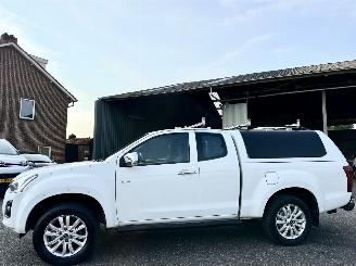 Avarii auto utilitare Isuzu D-Max 1.9D 4WD aut 163pk Extended Cab X-Country pick Up - nap - navi - camera - pdc - led - lmv - nieuw model - rijdbaar - 4x4 aandrijving 2019/8