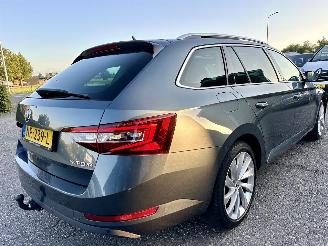 Skoda Superb Gereserveerd 1.6 TDI 120pk dsg aut + f1 Style Bus - pano - nap - xenon - rest bpm 1300 - keyless - front + side + line assist - elektr klep picture 4