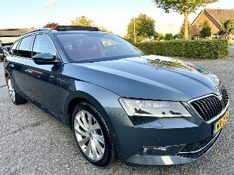 Skoda Superb Gereserveerd 1.6 TDI 120pk dsg aut + f1 Style Bus - pano - nap - xenon - rest bpm 1300 - keyless - front + side + line assist - elektr klep picture 3