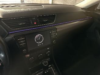Skoda Superb Gereserveerd 1.6 TDI 120pk dsg aut + f1 Style Bus - pano - nap - xenon - rest bpm 1300 - keyless - front + side + line assist - elektr klep picture 14