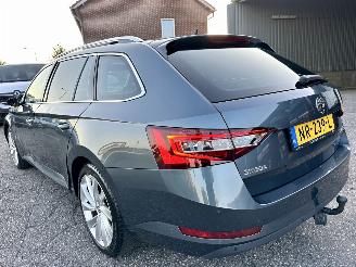 Skoda Superb Gereserveerd 1.6 TDI 120pk dsg aut + f1 Style Bus - pano - nap - xenon - rest bpm 1300 - keyless - front + side + line assist - elektr klep picture 5