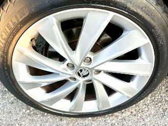 Skoda Superb Gereserveerd 1.6 TDI 120pk dsg aut + f1 Style Bus - pano - nap - xenon - rest bpm 1300 - keyless - front + side + line assist - elektr klep picture 92