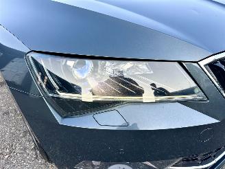 Skoda Superb Gereserveerd 1.6 TDI 120pk dsg aut + f1 Style Bus - pano - nap - xenon - rest bpm 1300 - keyless - front + side + line assist - elektr klep picture 6
