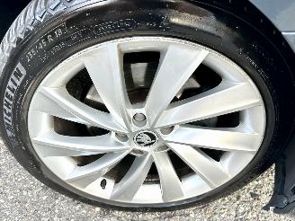 Skoda Superb Gereserveerd 1.6 TDI 120pk dsg aut + f1 Style Bus - pano - nap - xenon - rest bpm 1300 - keyless - front + side + line assist - elektr klep picture 94