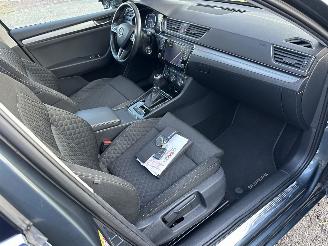 Skoda Superb Gereserveerd 1.6 TDI 120pk dsg aut + f1 Style Bus - pano - nap - xenon - rest bpm 1300 - keyless - front + side + line assist - elektr klep picture 21