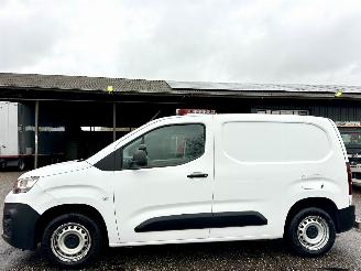 krockskadad bil bedrijf Citroën Berlingo 1.5 BlueHDI 99pk 6-bak euro6 Club - nap - airco - cruise - pdc - carplay - schuif + klapdeuren 2022/2
