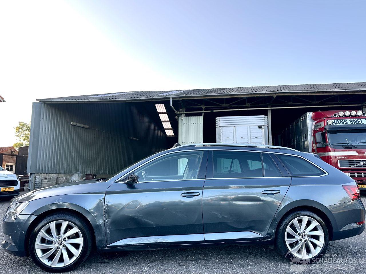 Skoda Superb Gereserveerd 1.6 TDI 120pk dsg aut + f1 Style Bus - pano - nap - xenon - rest bpm 1300 - keyless - front + side + line assist - elektr klep