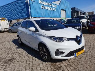 Schadeauto Renault Zoé INTENSE  51 KW met CCS lader  8000 km technisch probleem HUURBATTERY 2020/6