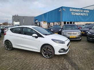 damaged passenger cars Ford Fiesta 1.5 EcoBoost ST-3 NAVI, CAMERA, 240 PK 5 DEURS 2019/10