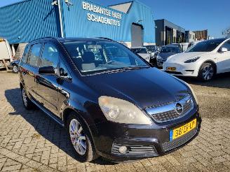 Vaurioauto  passenger cars Opel Zafira ZAFIRA 7 zitplaatsen 1.6  105 pk 2008/1