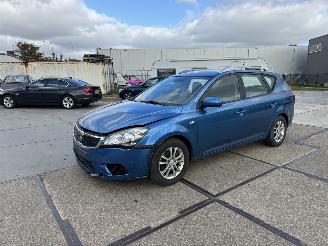 skadebil auto Kia Cee d 1.6 CVVT X-tra Sporty Wagon 2010/1