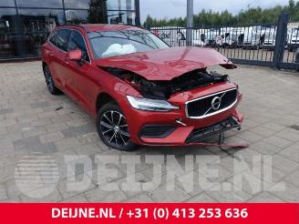 Vrakbiler auto Volvo V-60 V60 II (ZW), Combi, 2018 2.0 B4 16V Mild Hybrid 2021/10