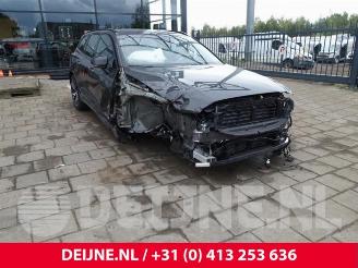Coche siniestrado Volvo V-60 V60 II (ZW), Combi, 2018 2.0 B3 16V Mild Hybrid 2024/4