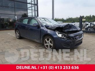 Vrakbiler auto Volvo V-60 V60 I (FW/GW), Combi, 2010 / 2018 1.6 T3 16V 2011/12