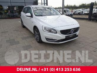 rozbiórka samochody osobowe Volvo V-60 V60 I (FW/GW), Combi, 2010 / 2018 2.0 D2 16V 2015/10
