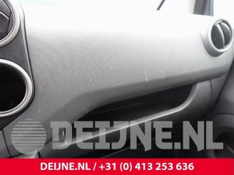 Peugeot Partner Tepee Partner Tepee (7A/B/C/D/E/F/G/J/P/S), MPV, 2008 / 2018 1.6 HDiF 90 16V Phase 1 picture 30