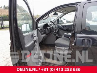 Hyundai H-300  picture 14