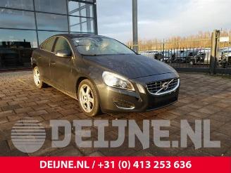 Vrakbiler auto Volvo S-60 S60 II (FS), Sedan, 2010 / 2018 2.0 D3 20V 2011/5