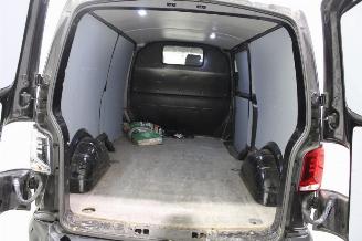 Volkswagen Transporter T6 picture 19