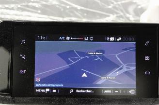 Peugeot 208  picture 23