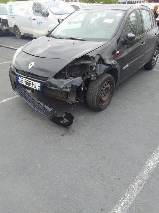 uszkodzony samochody osobowe Renault Clio  2012/3