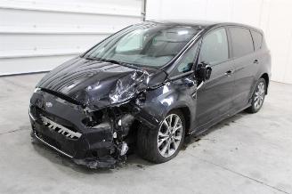 Coche siniestrado Ford S-Max  2019/6