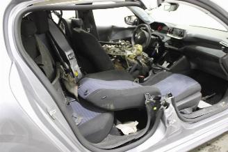Peugeot 208  picture 8