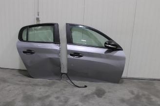 Peugeot 208  picture 10