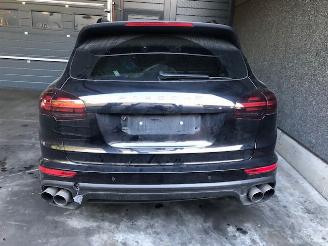 Salvage car Porsche Cayenne 3000CC - 245KW - EURO6B - CAYENNE 92A 2015/3