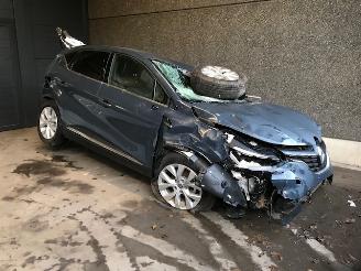 Salvage car Renault Captur II (RJB) SUV 1.0 TCe 90 12V SUV  Benzine 999cc 67kW 2021/3