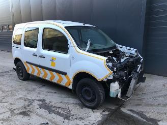 Vrakbiler auto Renault Grand Kangoo (KW) MPV 2008 1.5 dCi 90 FAP MPV  Diesel 1.461cc 66kW (90pk) FWD 2011/5