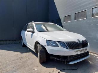 demontáž osobní automobily Skoda Octavia  2017/8