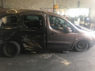 damaged passenger cars Peugeot Partner BENZINE/1600CC - 5VIT 2015/1
