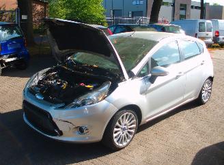 Damaged car Ford Fiesta 1.6 tdci econetic 2009/5