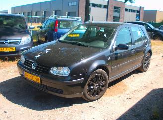 Coche accidentado Volkswagen Golf  2001/1