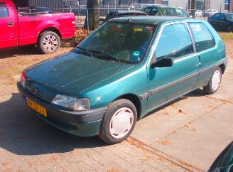 Vaurioauto  passenger cars Peugeot 106  1996/2