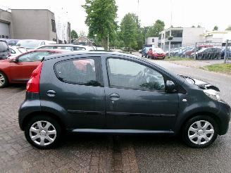 Peugeot 107 1.0-12V XS picture 5