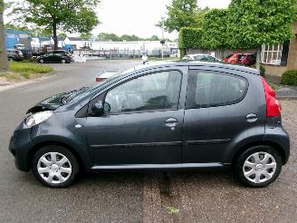 Peugeot 107 1.0-12V XS picture 2