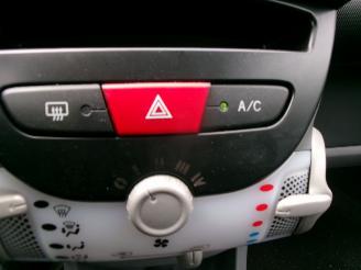 Peugeot 107 1.0-12V XS picture 13
