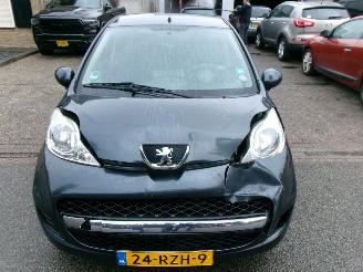 Peugeot 107 1.0-12V XS picture 3
