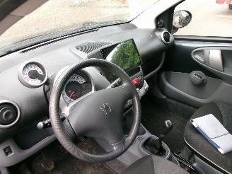 Peugeot 107 1.0-12V XS picture 12