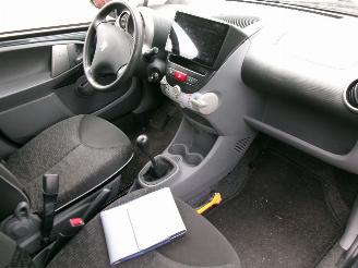 Peugeot 107 1.0-12V XS picture 10