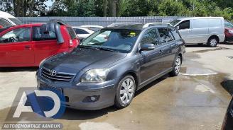 Vrakbiler auto Toyota Avensis Avensis Wagon (T25/B1E), Combi, 2003 / 2008 2.2 D-4D 16V D-CAT 2006/0