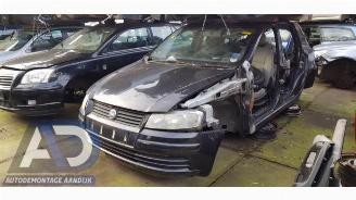demontáž osobní automobily Fiat Stilo Stilo (192A/B), Hatchback, 2001 / 2007 1.4 16V 2005