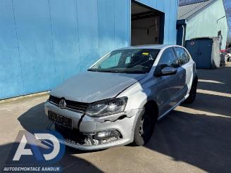 Coche siniestrado Volkswagen Polo Polo V (6R), Hatchback, 2009 / 2017 1.4 TDI DPF BlueMotion technology 2015