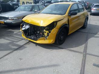 Vaurioauto  passenger cars Peugeot e-208 Peugeot e-208 EV Active 50 kWh zie video !! 2022/11