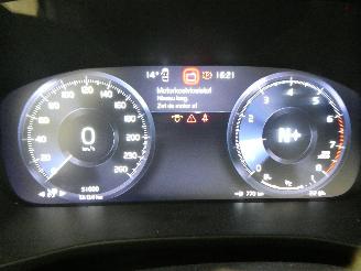 Volvo XC40 MOMENTUM picture 15