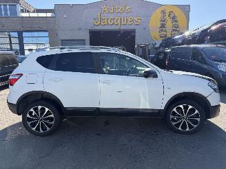 damaged passenger cars Nissan Qashqai 1.5 DCI 2013/1