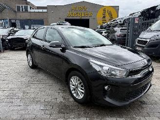 krockskadad bil auto Kia Rio 1.2I EASY 2019/1