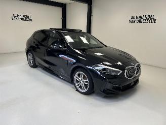 krockskadad bil auto BMW 1-serie M-PACK/PANORAMA 2022/2